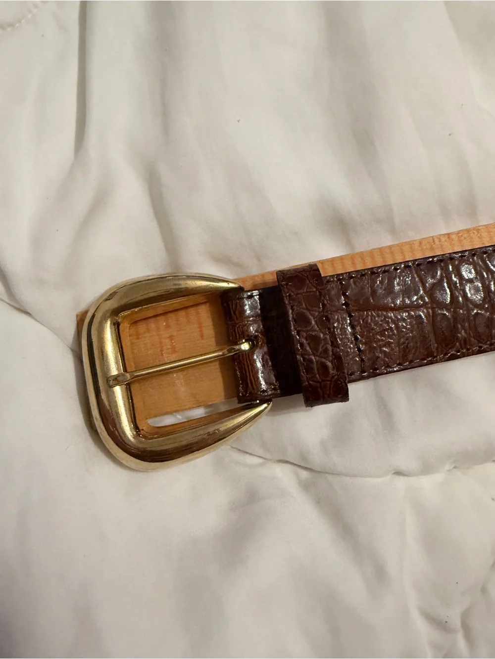 Vintage Women’s Brown Croc-Embossed Leather Belt with Gold Buckle